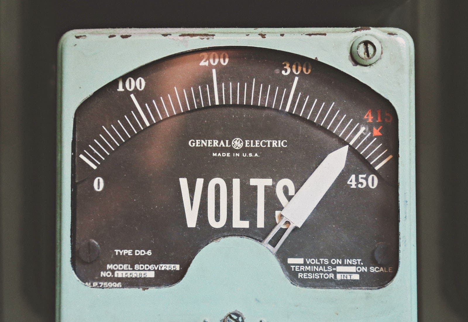 gray GE volt meter at 414 power meter